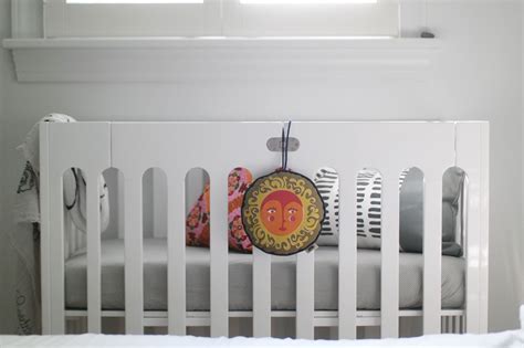 alma mini crib white.